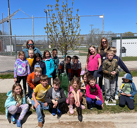 Parkview students with little tree