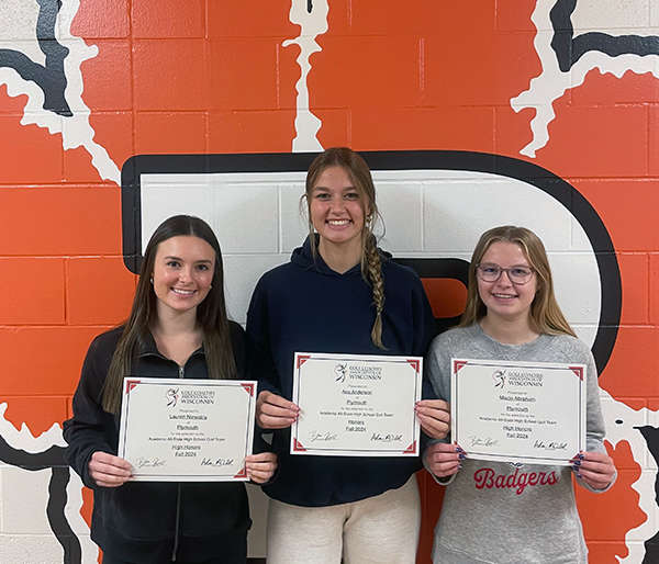 3 golfers with certificates