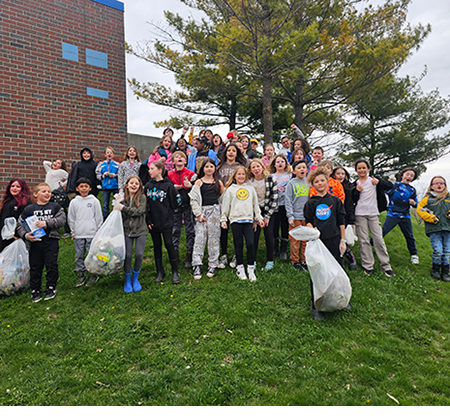 Horizon students with bags of trash
