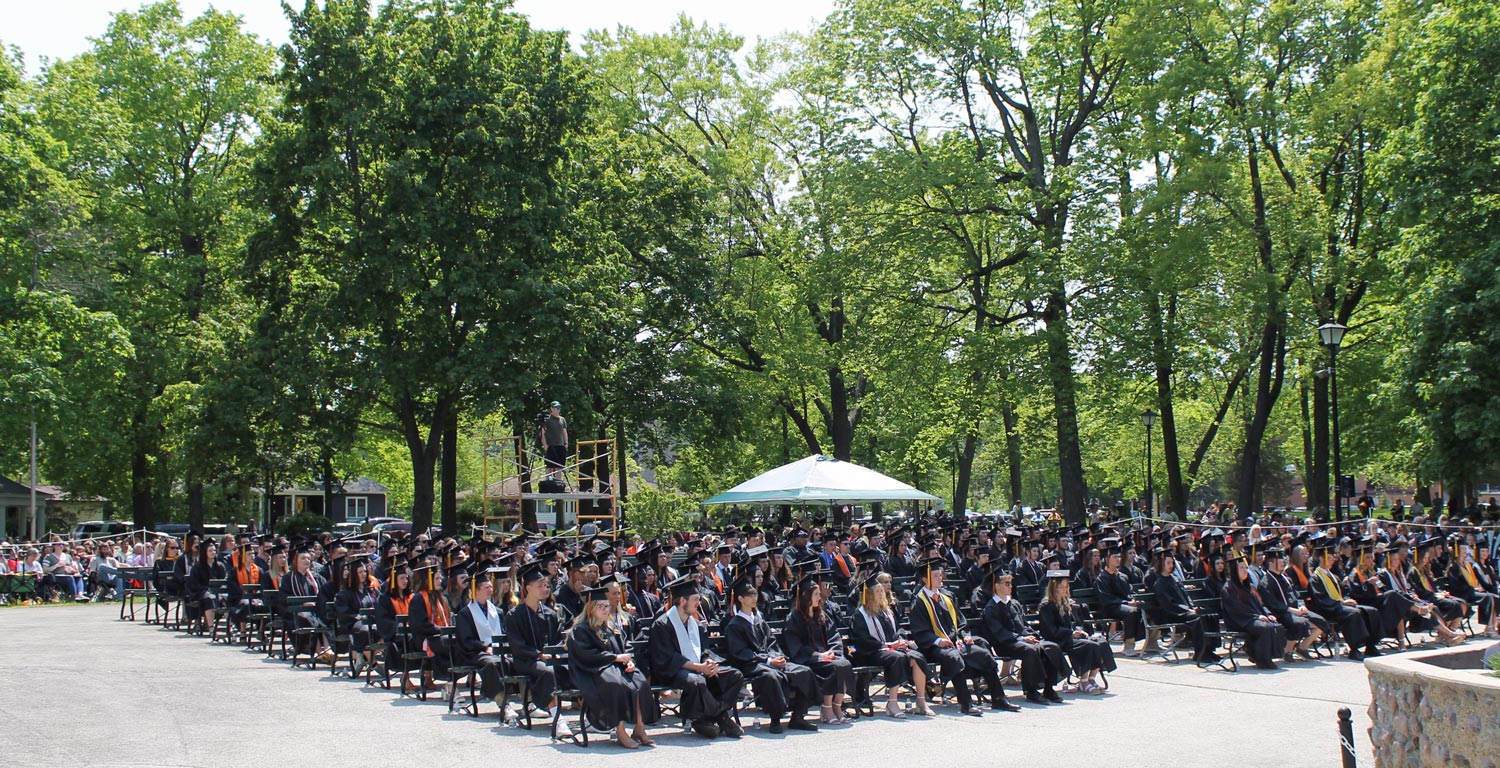 PHS grads in city park