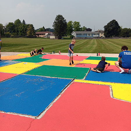 children repainting US map