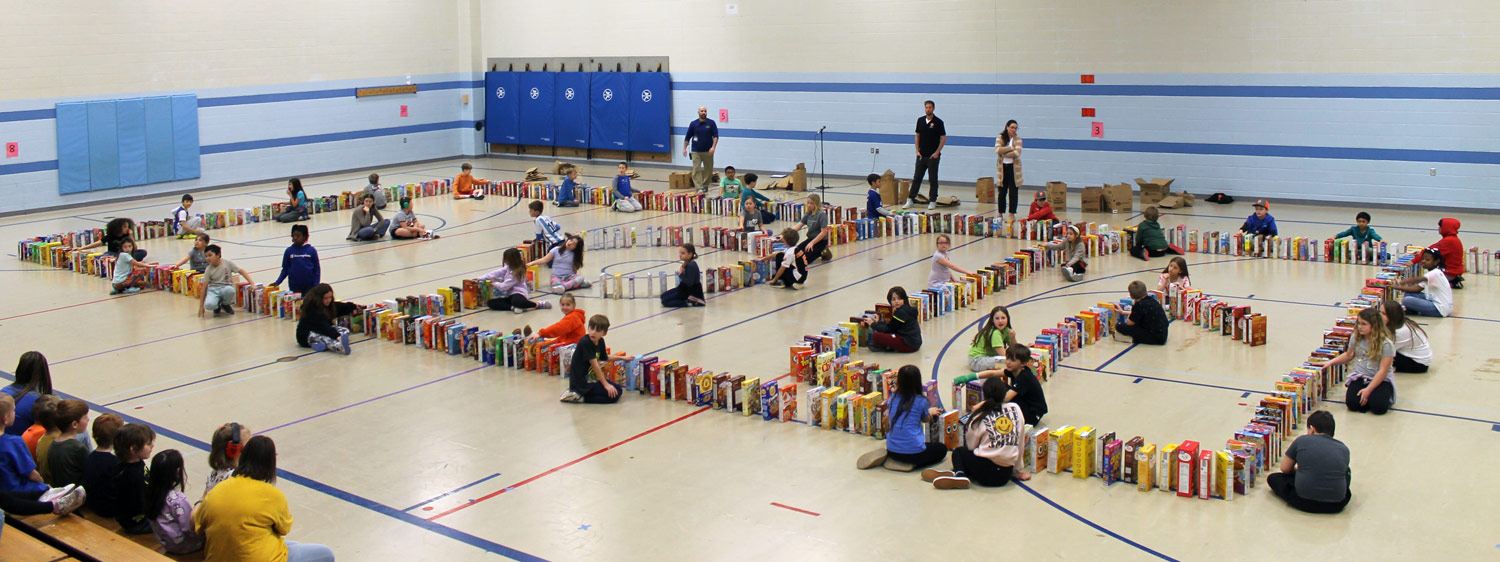 Horizon students arranging cereal boxes on the gym floor
