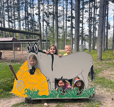 Horizon students posing for a photo at Shalom Zoo