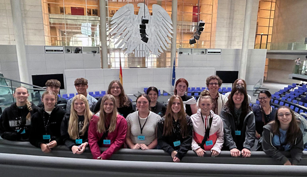 students at Reichstag